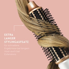 Anwendung des Omnial Beauty Airstylers mit dem extra langen Stylingaufsatz für schnellere Ergebnisse bei langem Haar und Extensions